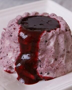 Десерт из черной смородины