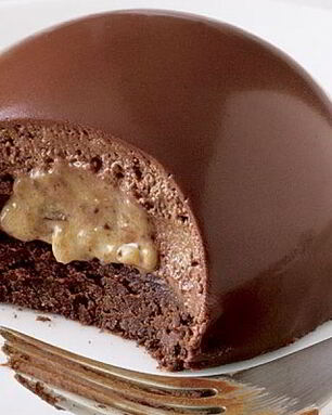 Десерт Шоколадная бомба на сливках