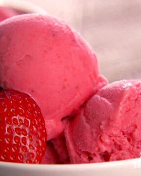 Клубничный замороженный йогурт