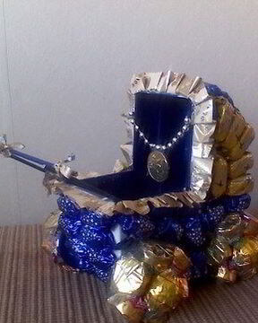 Коляска из конфет