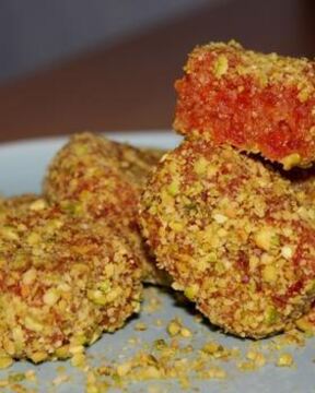 Конфеты из сушеного кизила с миндалем