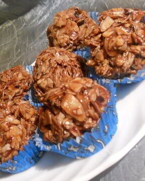 Конфеты Миндальные лепестки в шоколаде