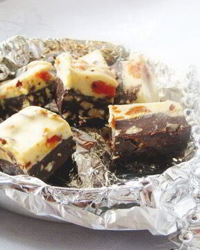 Конфеты с двумя видами шоколада, с орехами и сухофруктами