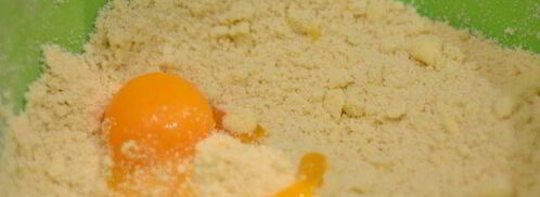 бархатная галета с творожным кремом и ягодами. Шаг 3