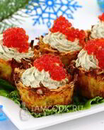 Картофельные корзиночки с селедочным кремом