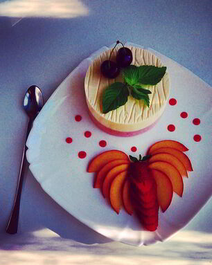 Крем-пломбир с ягодами и мятой