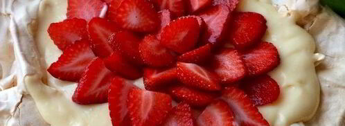 павлова с клубникой и заварным кремом. Шаг 5