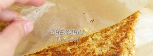 рулет из овсяных хлопьев с творожно-малиновой начинкой и кремом. Шаг 7