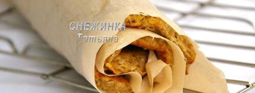 рулет из овсяных хлопьев с творожно-малиновой начинкой и кремом. Шаг 8