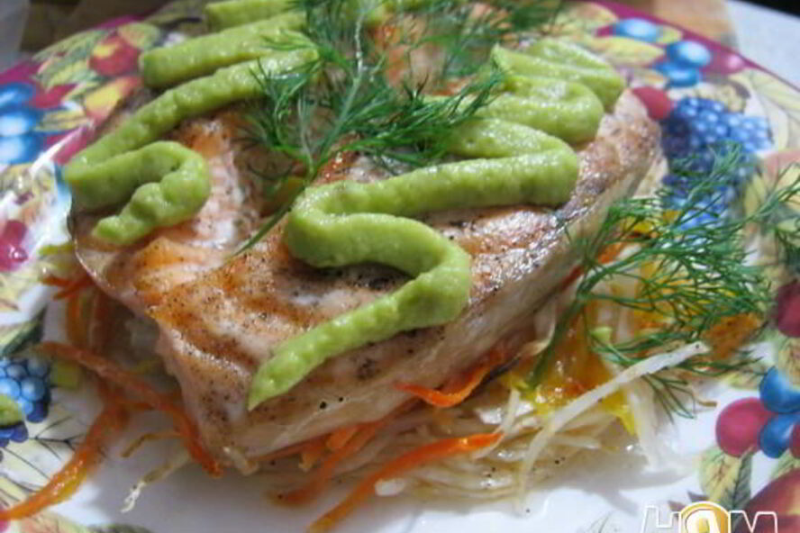 Рецепт семга на овощной подушке с кремом из авокадо