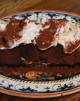 Шоколадный рулет с малиновым кремом