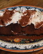 Шоколадный рулет с малиновым кремом