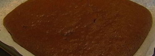 шоколадный рулет с малиновым кремом. Шаг 8