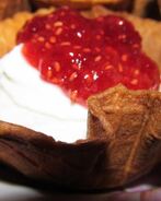 Вафельные корзинки с творожно-сливочным кремом