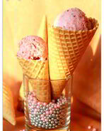 Домашнее йогуртовое мороженое с клубникой и киноа