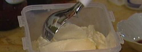 мороженое из козьего йогурта с ягодным соусом. Шаг 5