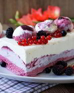 Мороженое из маскарпоне и черной смородины