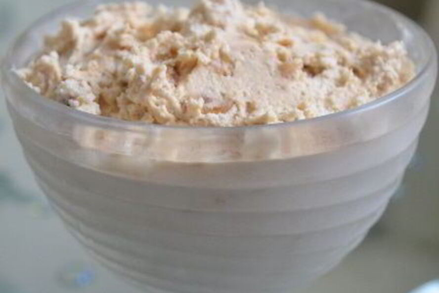 Рецепт мороженое с нугой, ромовым изюмом и карамельными орешками