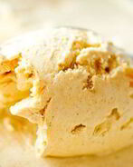 Мороженое с орехами