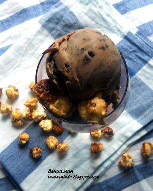 Мороженое с попкорном и вареной сгущенкой