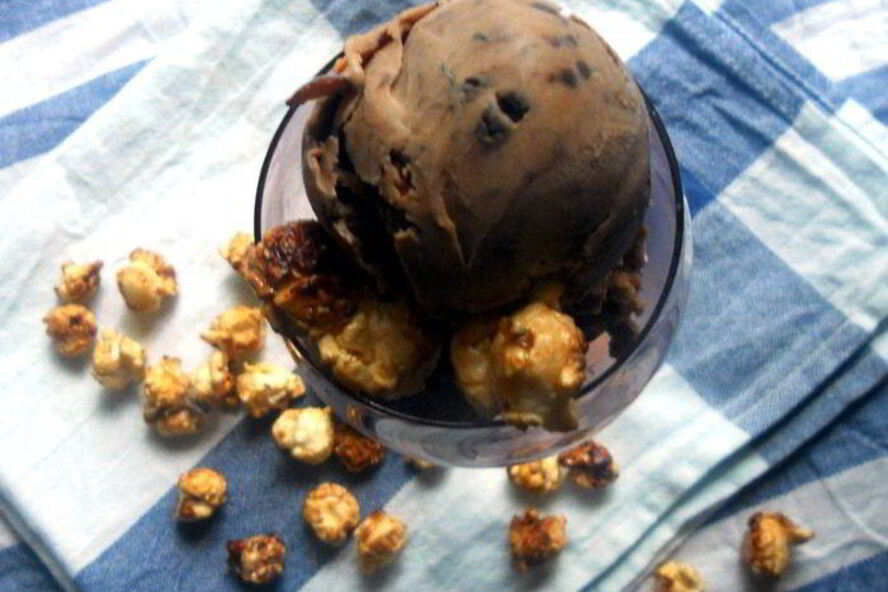 Рецепт мороженое с попкорном и вареной сгущенкой