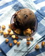 Мороженое с попкорном и вареной сгущенкой