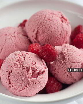 Сливочное малиновое мороженое