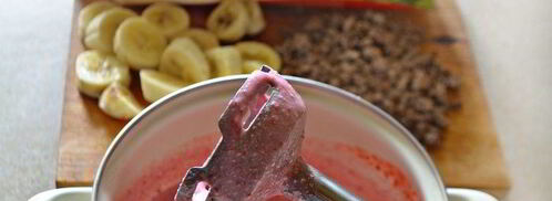 творожно-клубничное мороженое с кусочками шоколада. Шаг 2