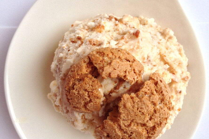 Рецепт взбитое сливочное мороженое с миндальной крошкой