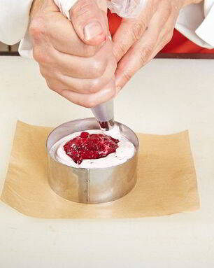 Легкий мусс с клюквенно-медовым соусом