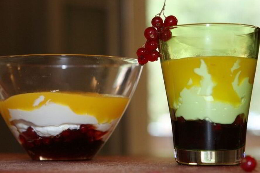 Рецепт мусс из манго, йогурта и смородины