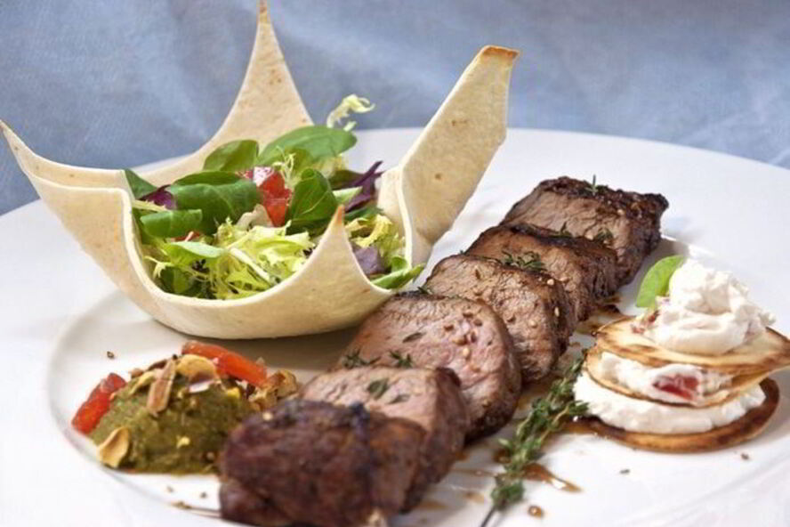 Рецепт нежная говядина с муссом из кабачка и кремом из козьего сыра