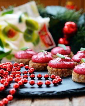 Селедочный мусс на хрустящих тостах