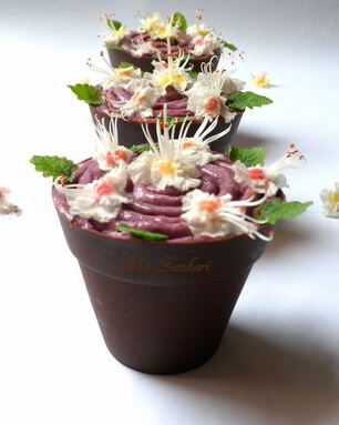 Шоколадные стаканчики с черничным муссом и бисквитом