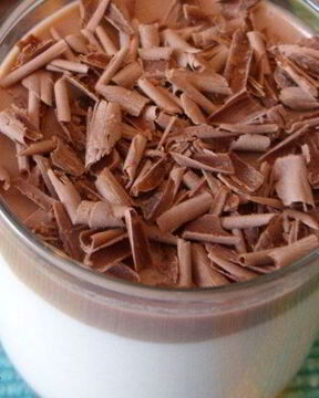 Творожный мусс с ореховой нугой и шоколадным марципаном