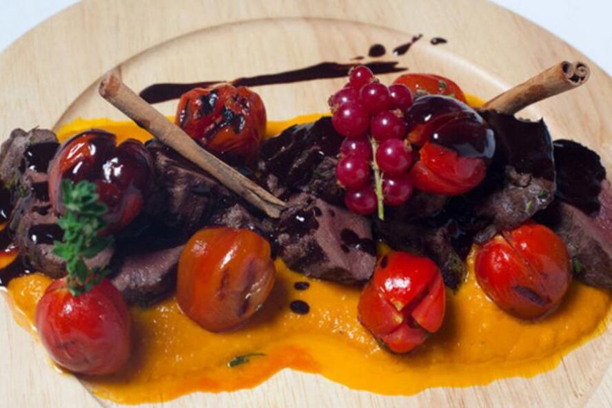 Рецепт оленина с розмарином под шоколадным соусом