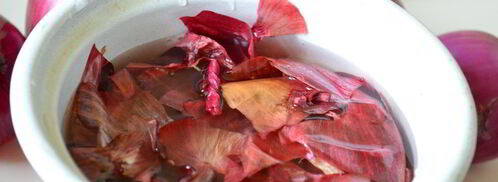 красим пасхальные яйца в цвет охра в луковой шелухе. Шаг 2