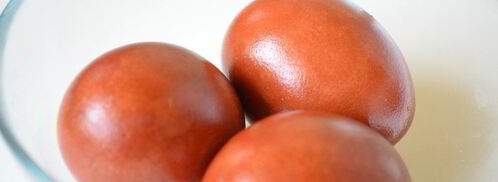 красим пасхальные яйца в цвет охра в луковой шелухе. Шаг 5