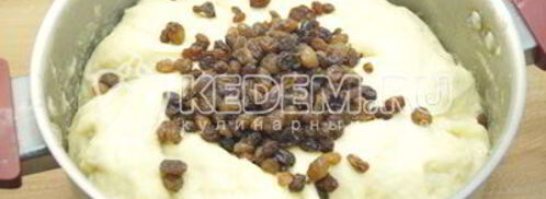 вкусный пасхальный кулич с изюмом. Шаг 9