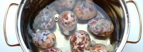 яйца варенные в луковой шелухе. Шаг 9