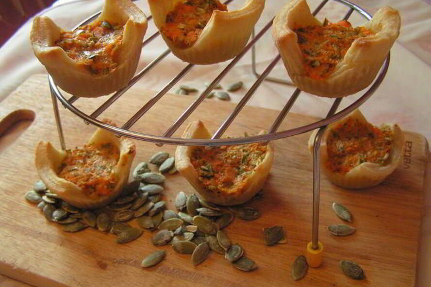 Рецепт корзиночки с морковным суфле, вешенками и тыквенными семечками
