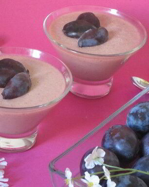 Суфле из слив со сгущенным молоком