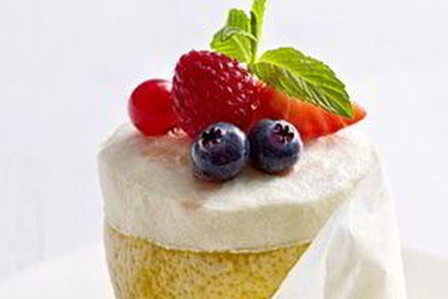 Рецепт замороженное лимонное суфле с маринованными ягодами