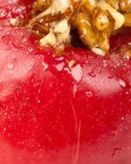 Запеченные яблоки с грецкими орехами и медом