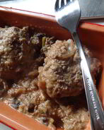 Фрикадели по-строгановски в яблочном сидре с грибами