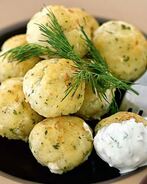 Фрикадельки из трески с йогуртовым соусом