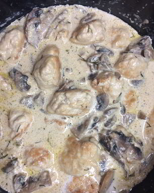 Фрикадельки в сливочно-сырном грибном соусе