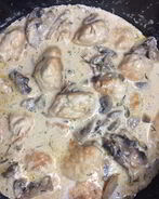 Фрикадельки в сливочно-сырном грибном соусе