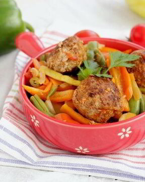 Соте со стручковой фасолью и фрикадельками