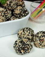 Закусочные куриные фрикадельки в кунжуте